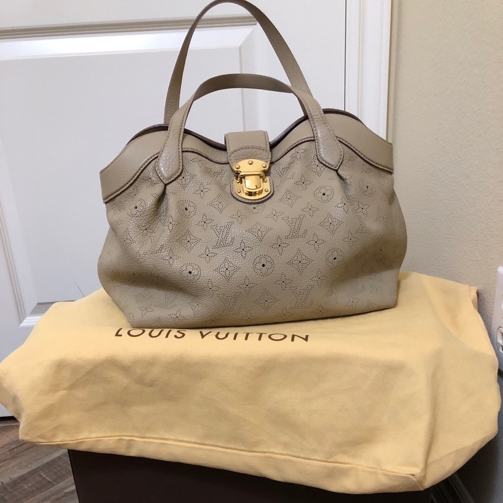 Louis Vuitton Mahina Cirrus Leather PM Bag